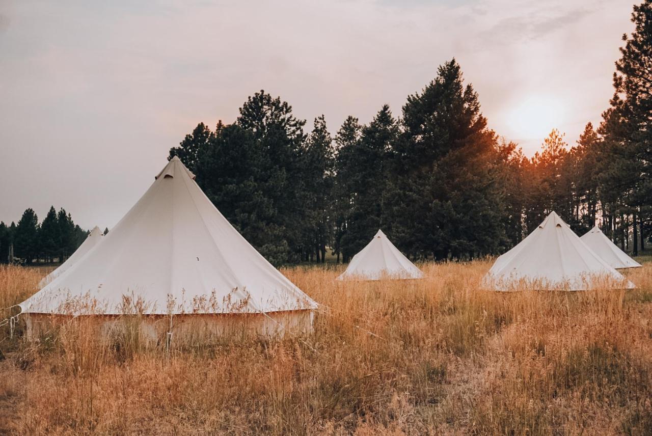 Wander Camp Glacier Hotel Coram Buitenkant foto