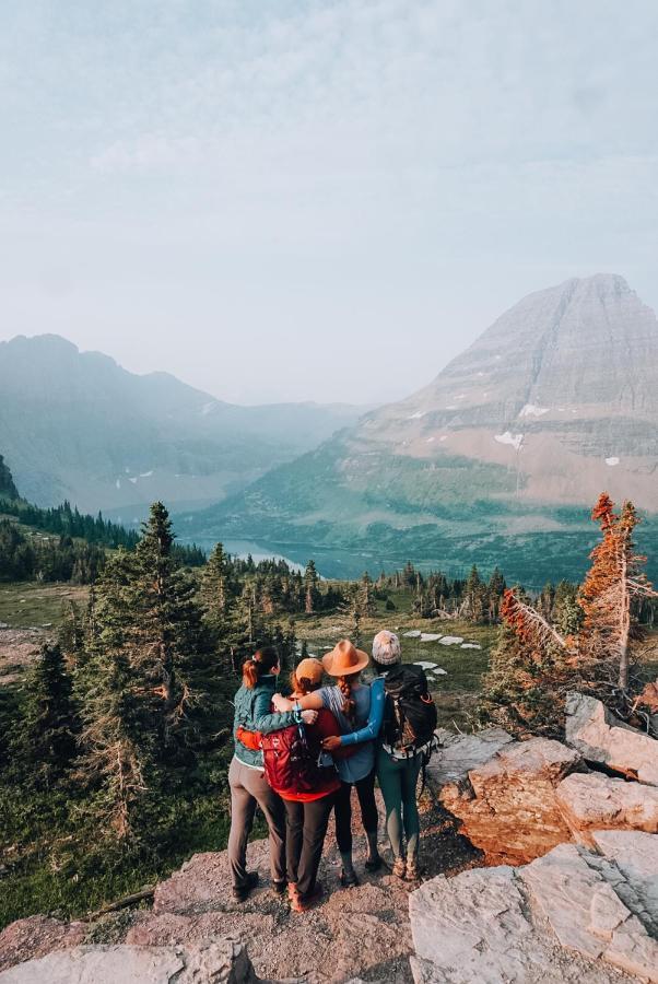 Wander Camp Glacier Hotel Coram Buitenkant foto