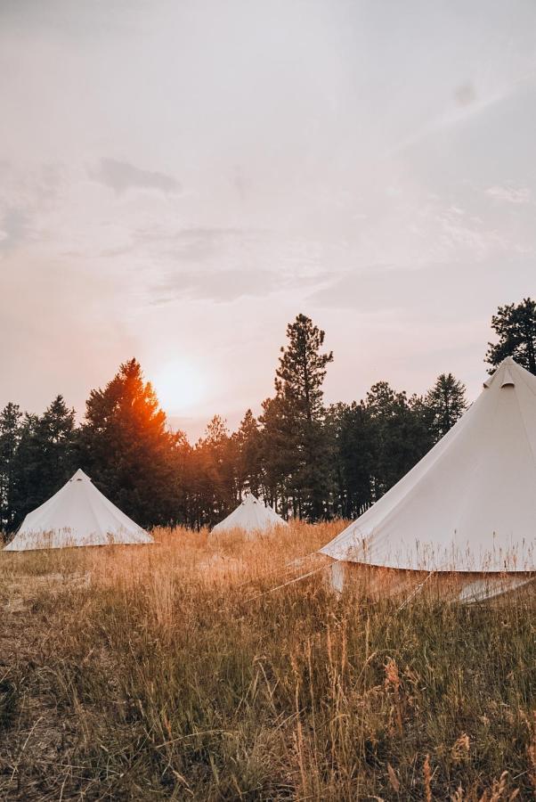 Wander Camp Glacier Hotel Coram Buitenkant foto