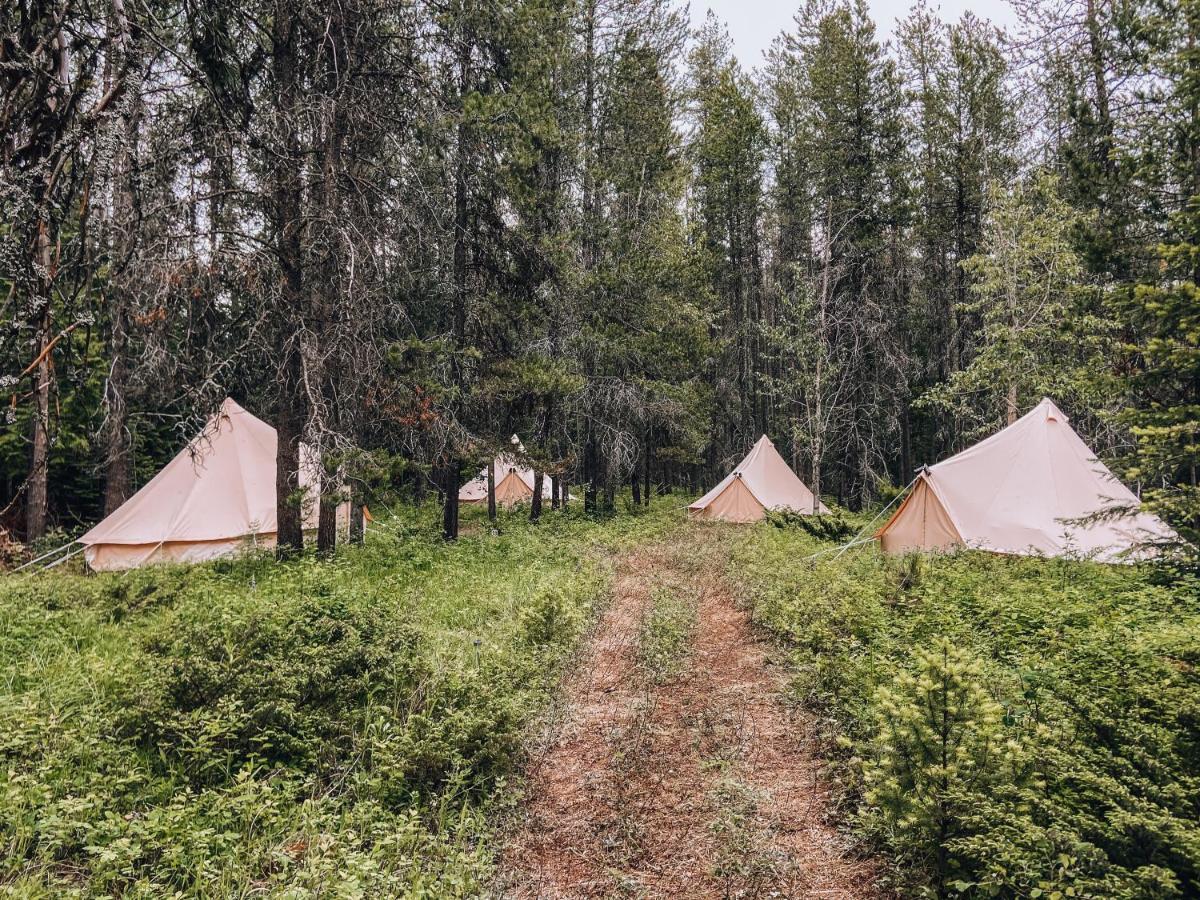 Wander Camp Glacier Hotel Coram Buitenkant foto